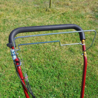 HECHT Benzin Kreiselmäher 5060 mit 60 cm Schnittbreite, 4-Takt-Motor, 2-stufigem Antrieb (2,3 / 3 km/h), Pendelmessern, höhenverstellbarem Lenkholm und robuster Schutzverkleidung – ideal für hohes Gras, Wiesen und unwegsames Gelände.