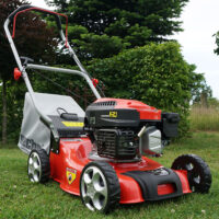 HECHT Benzin Rasenmäher 540 mit 4-Takt OHV Motor, 40,6 cm Schnittbreite, 40-Liter-Fangkorb und 3-facher Einzelrad-Schnitthöhenverstellung – wendig, kraftvoll und ideal für Flächen bis 700 m².