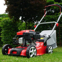 HECHT Benzin Rasenmäher 540 mit 4-Takt OHV Motor, 40,6 cm Schnittbreite, 40-Liter-Fangkorb und 3-facher Einzelrad-Schnitthöhenverstellung – wendig, kraftvoll und ideal für Flächen bis 700 m².