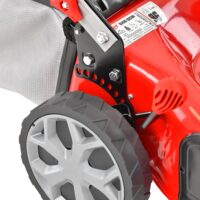 HECHT Benzin Rasenmäher 546 SCW mit 161 cm³ 4-Takt-Motor, 45 cm Schnittbreite, Radantrieb, 55-Liter-Fangkorb, 3-in-1 Funktion (Fangen, Mulchen, Seitenauswurf) und 5-facher Höhenverstellung – ideal für mittlere bis große Rasenflächen.