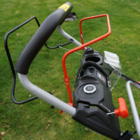 HECHT Benzin Rasenmäher 547 SWE mit 150 cm³ 4-Takt Eco-Motor, 46 cm Schnittbreite, Elektrostart, 5-in-1 Funktion, 55-Liter-Fangkorb, Radantrieb und 7-facher Höhenverstellung – ideal für komfortables Mähen großer Flächen bis 1200 m².