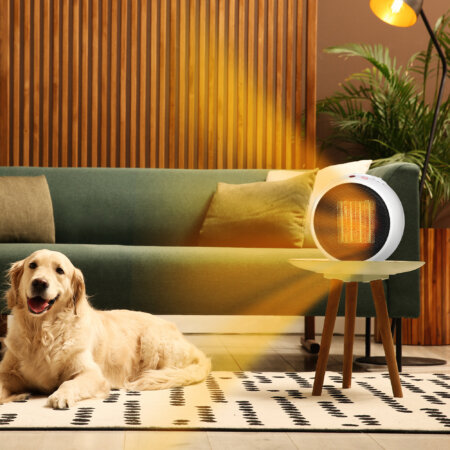 Ein kompakter Heizlüfter und Heizgerät in Weiss-Schwarz mit 1500W Leistung.