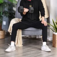 Schwarze Hexagon Kurzhantel 125kg aus Gusseisen mit Gummiüberzug, rutschfest und bodenschonend für Krafttraining.