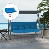 Blaue Hollywoodschaukel mit bequemen Auflagen.