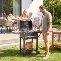 Holzkohlegrill Smoker mit Deckel Seitentischen Thermometer und Rädern