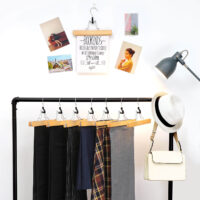 Hosenbügel Set 12er-Set aus Holz in Naturfarbe.