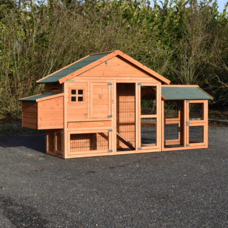 Gesamtansicht des Hühnerstalls Holiday Small mit extra Auslauf – ideal für 2–4 Hühner im Garten.