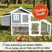 Großer Hühnerstall mit Nistkästen und Auslaufbereich für mehrere Hühner.