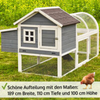 Wetterfester Hühnerstall mit integrierten Legenestern und Sitzstangen.