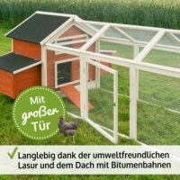 Großer roter Hühnerstall mit großzügigem Auslaufbereich.