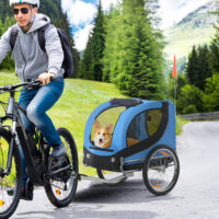 Blau-schwarzer geräumiger Hundeanhänger für das Fahrrad, 130x73x90cm, ermöglicht den Transport von Hunden bei Radtouren.