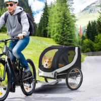 Weiss-schwarzer praktischer Hundeanhänger für das Fahrrad, 130x73x90cm, bietet eine sichere und komfortable Fahrt für Ihren Vierbeiner.