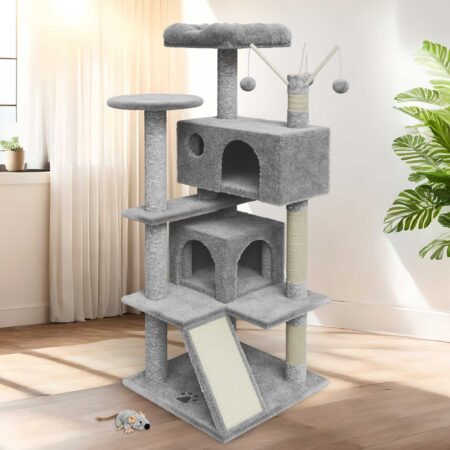 Stilvoller Katzenbaum Kätty in Hellgrau mit Kratzmöglichkeiten.