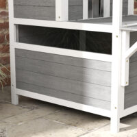 Hellgraue Katzenhöhle aus Tannenholz mit Balkon, für Katzen bis 5kg, ein erhöhter und gemütlicher Schlafplatz.