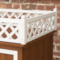 Braune Katzenhöhle aus Tannenholz mit Balkon und Treppe, für Katzen bis 6kg, bietet Komfort und Kletterspass.