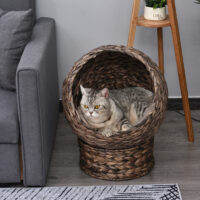 Dunkelbrauner Katzenkorb aus Rattan, gemütlich, stilvoll und robust, ein perfekter Schlafplatz für Katzen.