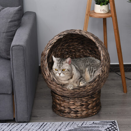 Dunkelbrauner Katzenkorb aus Rattan, gemütlich, stilvoll und robust, ein perfekter Schlafplatz für Katzen.