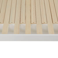 Weisses Kinderbett 90x200 cm mit zusätzlicher Liegefläche.