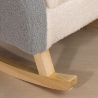 Graues Kindersofa im Lammfellimitat als Schaukelstuhl für Kinder von 3 bis 5 Jahren, gemütlich und komfortabel.