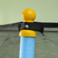 Blaues Kindertrampolin mit 140 cm Durchmesser, Sicherheitsnetz und Belastbarkeit bis 50 kg