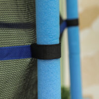 Blaues Kindertrampolin mit 140 cm Durchmesser, Sicherheitsnetz und Belastbarkeit bis 50 kg