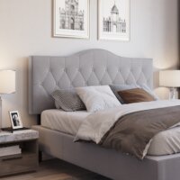 Ein gepolstertes Kopfteil und Betthaupt in Grau mit den Maßen 185x8x134cm.