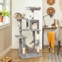 Katzenkratzbaum in 143 cm Höhe mit gemütlicher Hängematte für Katzen.