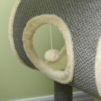 Grauer Kratzbaum mit Katzenhöhle und Spielball, 104cm hoch, ein vielseitiger Spiel- und Rückzugsort.