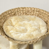 Beiger Kratzbaum mit Spielball und Sisal-Stämmen, 98cm hoch, fördert das Spiel und die Krallenpflege.