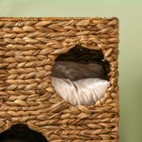 Hellbraune Kratztonne mit drei Höhlen aus Wasserhyazinthe, 76cm hoch, ein robuster und beliebter Kratz- und Versteckplatz.