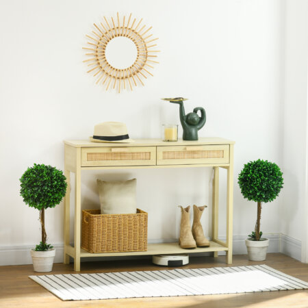 Ein 2er-Set künstlicher Buchsbäume in Grün, 60cm hoch und UV-beständig.