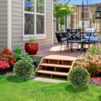 Künstliche Zeder 45 cm hoch im 2er-Set als Dekopflanze für Indoor & Outdoor in Grün.