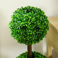 Künstlicher Buchsbaum im 2er-Set, 90 cm hoch, pflegeleicht und dekorativ.