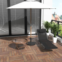 Schwarzer, klappbarer 2-Bein-Liegestuhl.