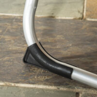 Beige Gartenliege aus Aluminium mit 5-facher Verstellung.