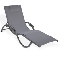Bequeme klappbare Sonnenliege mit verstellbarer Rückenlehne für Garten und Terrasse.