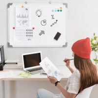 Magnetisches Whiteboard mit Zubehör vielseitig Weiss – Produktfoto zeigt modernes Design, hochwertige Materialien und funktionale Eigenschaften ideal für Wohn- oder Arbeitsbereiche. Perfekt als Einrichtungsinspiration oder zur Produktpräsentation in einem Onlineshop.