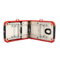 Klappbare Massageliege, höhenverstellbar und aus Aluminium. Ideal für Physiotherapie und Wellness zu Hause oder unterwegs.