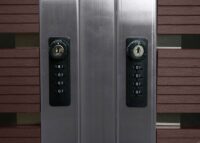 Mülltonnenbox 4er aus WPC und Edelstahl in Walnuss-Holzoptik 120x264x85 cm