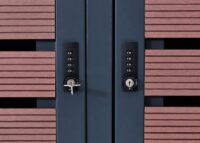 Mülltonnenbox für 4 Tonnen mit Pflanzkasten aus WPC und Edelstahl Walnussoptik