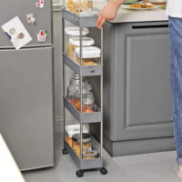 Schmales Nischenregal mit vier Stufen für Bad, Flur oder Küche.