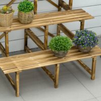 Pflanzentreppe aus Tannenholz mit 3 Stufen, Maße 100x80x78 cm.