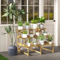 Pflanzentreppe aus Tannenholz mit 3 Stufen, Maße 120x80x78 cm.