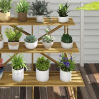 Pflanzentreppe aus Tannenholz mit 3 Stufen, Maße 120x80x78 cm.