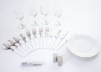 Picknickkorb Set für 4 Personen mit Kühlfach und Porzellan