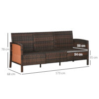 Braunes Rattan-Loungesofa für drei Personen mit Kissen.