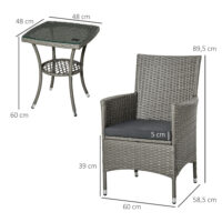 Dreiteiliges Rattan-Gartenmöbel-Set mit Tisch.