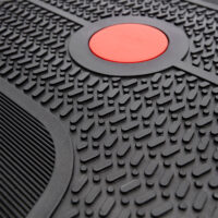Nahaufnahme der rutschfesten Oberfläche eines Reebok Stepbretts. Die schwarze Struktur mit roten Markierungen sorgt für Stabilität und besseren Halt während des Trainings.