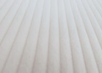 Relaxsessel Schaukelstuhl Schwingstuhl mit Hocker Cord Öko-Tex creme Gestell weiss