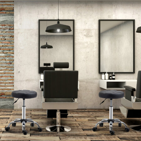 Ein 2er-Set höhenverstellbare Rollhocker mit Rädern.